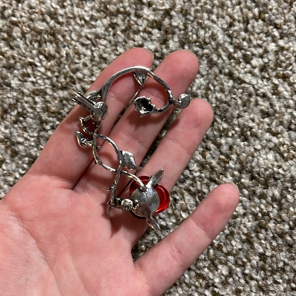 Flower earring - Picture 2 of 3